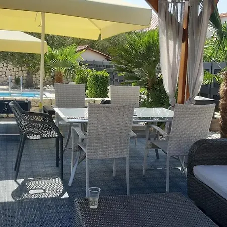 Dalmatina Mit Pool וילה זאדאר