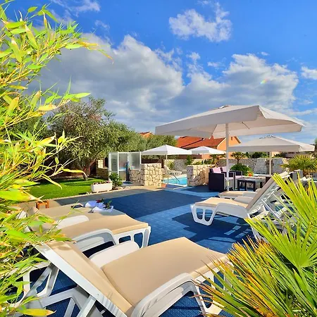 וילה Dalmatina Mit Pool *