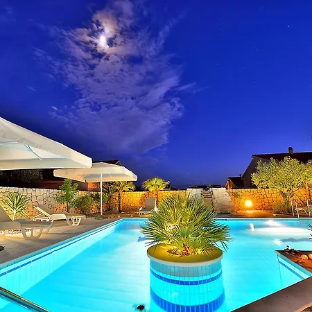Dalmatina Mit Pool וילה *