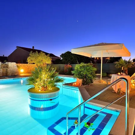 Dalmatina Mit Pool *