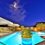 Dalmatina Mit Pool فيلة *