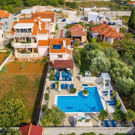 Dalmatina Mit Pool *