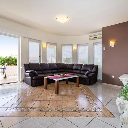 Dalmatina Mit Pool Villa *