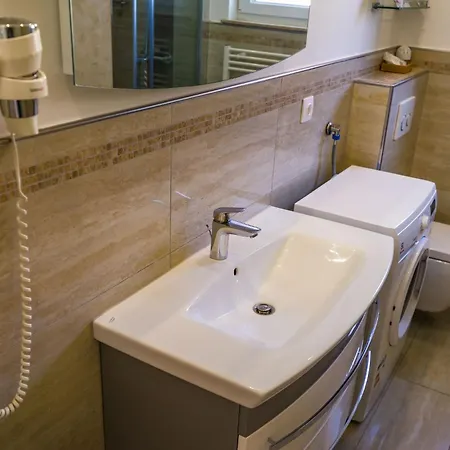 Dalmatina Mit Pool 扎达尔