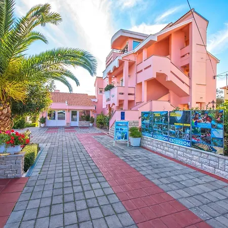 Dalmatina Mit Pool 扎达尔