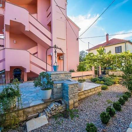 Dalmatina Mit Pool 别墅