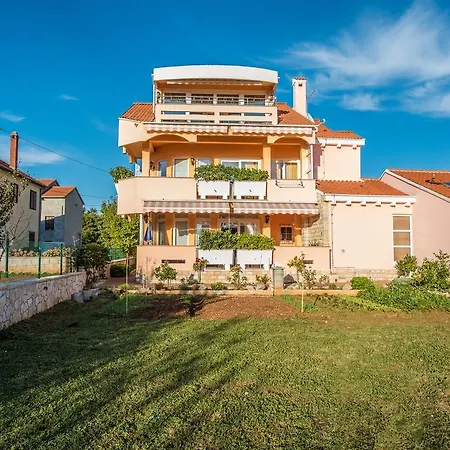 别墅 Dalmatina Mit Pool