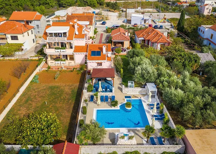 Dalmatina Mit Pool *