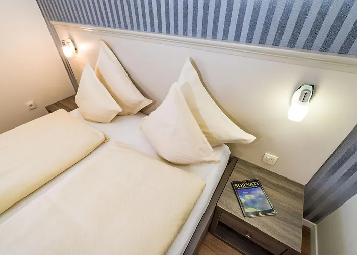 Dalmatina Mit Pool * Задар