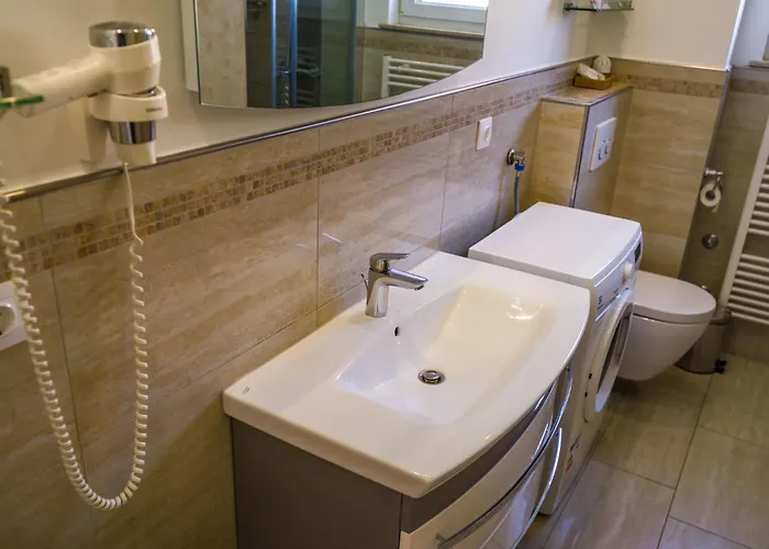 Dalmatina Mit Pool Задар