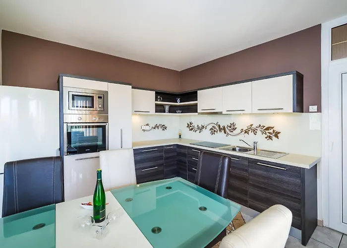 Dalmatina Mit Pool * Задар