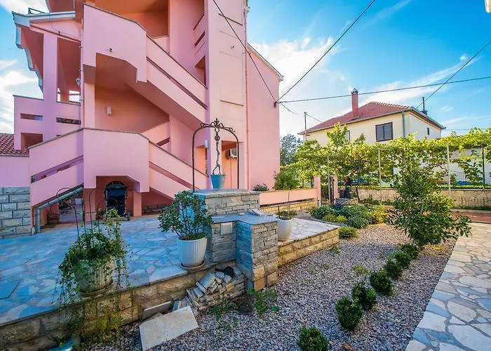 Dalmatina Mit Pool Вилла